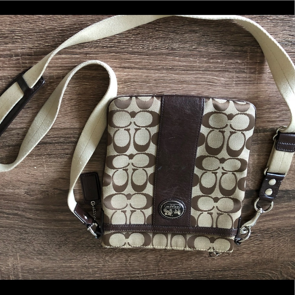 COACH WOMENS SIGNATURE TAN SMALL CROSSBODY BAG